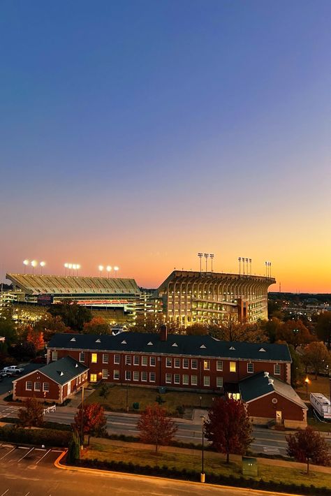 Auburn University Dorm, Auburn Campus, Auburn University Campus, Auburn Basketball, Campus Aesthetic, Alabama College, College Goals, College Vision Board, Aesthetic College