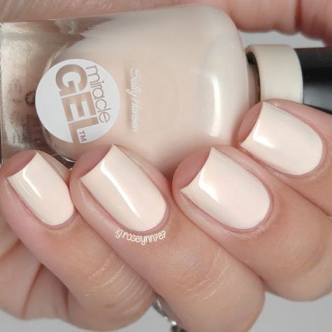 Cream Manicure Ideas, Beachy Neutral Nails, Cream Color Nails Gel, Cream Gel Nail Polish, Milky Cream Nails, Cream Nude Nails, Cream Nail Color, Cream Nails Acrylic, Cream Color Nails