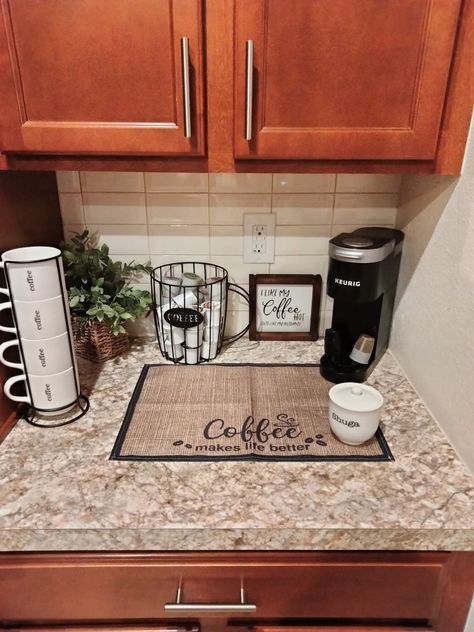 Coffee Area On Counter, Coffee Setup, Coffee Area, Coffee Bar Ideas, Aesthetic House, Keurig Coffee, Diy Crafts Life Hacks, Coffee Bar Home, Coffee Station