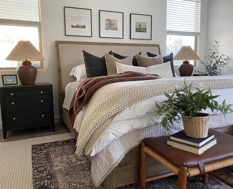 Meg Loren | home diy & decor🏡 on Instagram: “I think I’m into earthy tones year-round. I thought about adding lighter pieces to our bed for spring/summer but I love it just the way it…” Holiday Bedroom, Brown Bedroom, Bedroom Refresh, Master Bedrooms Decor, Beautiful Bedrooms, Dream Bedroom, Fall Harvest, Earthy Tones, Just The Way