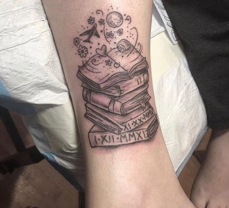 Book lover tattoo Cat On Stack Of Books Tattoo, Teacup And Book Tattoo, Dragon And Books Tattoo, Black And White Book Tattoo, Book Shelf Tattoo, Book And Coffee Tattoo, Book Worm Tattoo, Fantasy Book Tattoo Ideas, Book Sleeve Tattoo