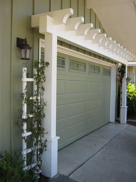 Outdoor trellis