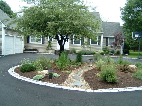 Maybe a trio of lemon scented gums in the centre of a circular driveway design with some other native Australian plants Circular Driveway Landscaping, Circle Driveway Landscaping, Circle Landscape, Driveway Border, Grass Driveway, Driveway Garden, Circle Driveway, Driveway Entrance Landscaping, Country Garden Design