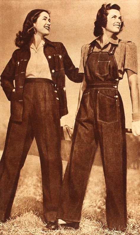 1943 womens denim jeans and jacket or overalls for work/casual days. Rosie the Riveter outfits at VintageDancer 40s Mode, 1940s Looks, 1940s Women, 1940s Woman, 40s Fashion, Autumn Fashion Casual, 1940s Fashion, Casual Winter Outfits, 로고 디자인