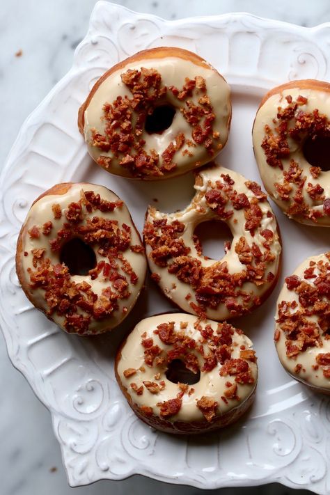 Maple Bacon Doughnut, Doughnut Flavor Ideas, Maple Bacon Donuts Recipe, Bacon Donuts Recipe, Bacon Doughnut, Framers Market, Bacon Bagel, Donut Truck, Food Polls