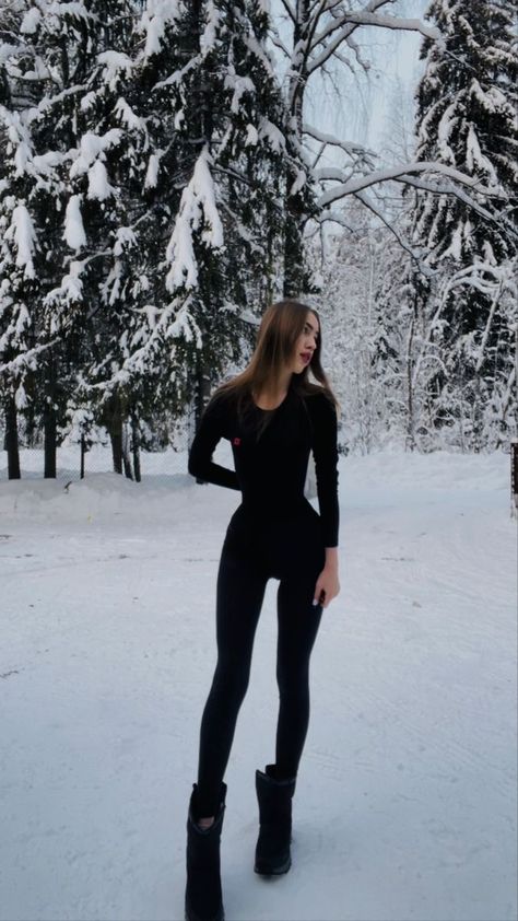 Skinniest Person In The World, Thick Thighs Outfit, Tall Girl Aesthetic, Ice Maiden, Uzun Boy, Corset Fashion Outfits, Slim Girl, Body Outfit, Aesthetic Outfit Ideas