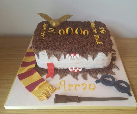 Monster Book Of Monsters Cake, Harry Potter Monster Book Cake, Harry Potter Castle Cake, Book Of Monsters Cake, October Cake, Boy Birthday Cake Ideas, Dragons Harry Potter, Hp Cake, Harry Potter Monster Book