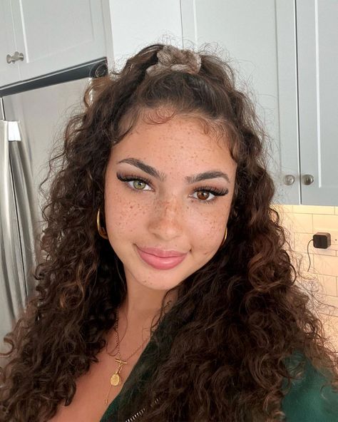 Freckles Girl, Curly Hair Photos, Mode Zara, Google My Business, Business Reviews, Curly Girl Hairstyles, Hazel Eyes, Pretty Eyes, Light Skin