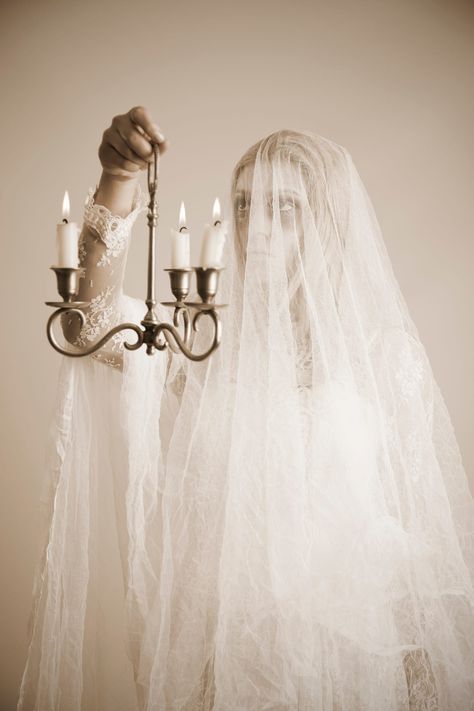 countryliving Ghost Girl Costume, Ghost Bride Costume, Girl In White Dress, Halloween Bride Costumes, Ghost Dresses, Future Costume, Halloween Bride, Ghost Bride, Zombie Bride