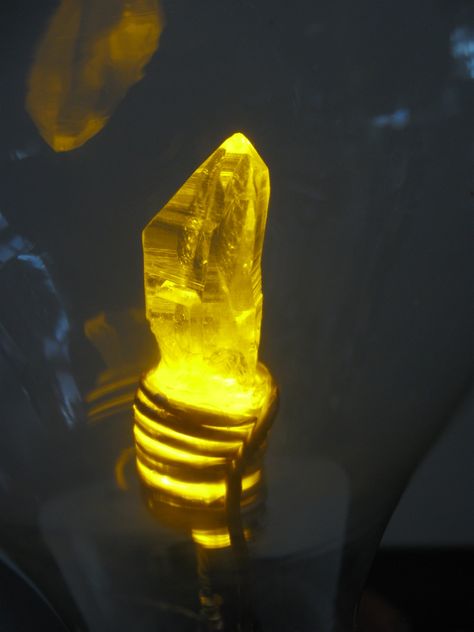 Glowing Crystal Nightlight Diy Lighting Ideas, Glowing Crystal, Diy Glow, Magic Props, Lantern Ideas, 3d Printing Projects, Yellow Art, Amazing Diy, Yellow Light