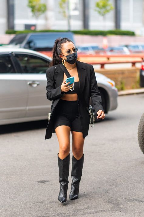 New York Fashion Week Street Style from September 2021 - Karya Schanilec Photography Boots And Biker Shorts Outfit, Cowboy Boots Biker Shorts, Biker Shorts And Blazer Outfit, Shorts And Boots Outfits, Shorts And Blazer Outfit, Boots Biker, 2020 Street Style, Biker Shorts Outfit, Street Style Fall Outfits