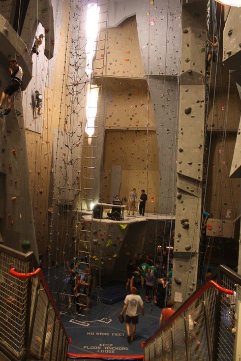 Rock Climbing For Beginners, Rock Climbing Photography, Rock Climbing Outfit, Indoor Climbing Gym, Indoor Climbing Wall, Rock Climbing Gym, Climbing Outfits, Climbing Workout, Indoor Rock Climbing