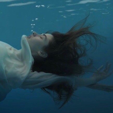 Person In Water, Underwater Drawing, Underwater Photoshoot, Water Images, Water Aesthetic, Under The Rain, Girl In Water, Water Projects, Dreamy Photography