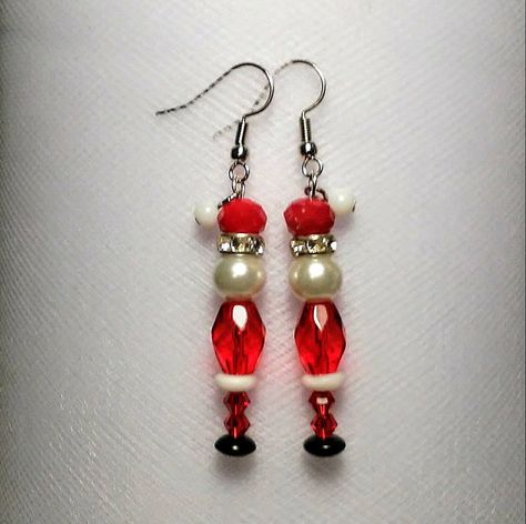 Christmas Dangle Earrings With Beads, Christmas Gift Beaded Drop Earrings, Festive Christmas Beaded Drop Earrings, Santa Beaded Earrings, Diy Christmas Earrings, Santa Crystal Earrings, Christmas Jewelry Diy, Christmas Bead, Handmade Glass Beads