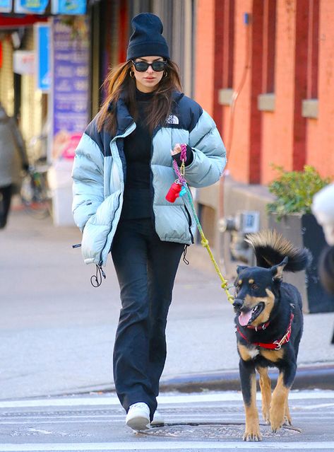 Emily Ratajkowski is walking her dog Colombo for a morning walk and coffee time in Tribeca, New York, NY on January 22, 2020.Photo by Dylan Travis/ABACAPRESS.COMPictured: Emily RatajkowskiRef: SPL5142104 220120 NON-EXCLUSIVEPicture by: Dylan Travis/AbacaPress / SplashNews.comSplash News and PicturesUSA: +1 310-525-5808London: +44 (0)20 8126 1009Berlin: +49 175 3764 166photodesk@splashnews.comUnited Arab Emirates Rights, Australia Rights, Bahrain Rights, Canada Rights, Finland Rights, Greece Righ Winter Puffer Jacket Outfits, North Face Puffer Jacket Outfit, Puffer Jacket Outfits, Winter Jacket North Face, Puffer Jacket Outfit, Walking Outfits, North Face Puffer Jacket, Winter Puffer Jackets, Monochrome Outfit