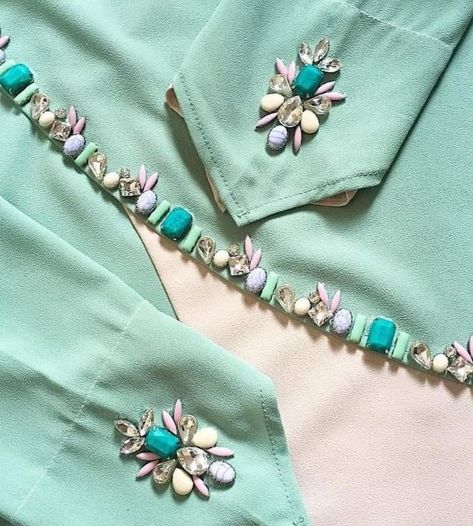 Ropa Upcycling, Sulaman Pita, Cl Fashion, Latest Bridal Blouse Designs, Embroidery Fashion Detail, Hand Beaded Embroidery, Diy Bead Embroidery, Simple Embroidery Designs, Handmade Embroidery Designs