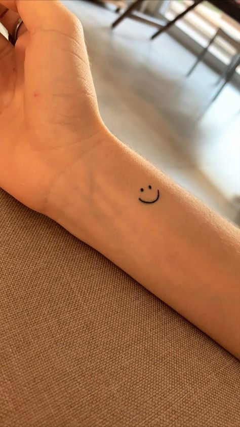 Couple Wrist Tattoos, Smiley Face Tattoo, Minimal Tattoo Designs, Stick Poke Tattoo, Traditional Tattoo Designs, Hip Tattoos Women, Wrist Tattoos For Women, Minimalist Tattoos, Cute Tattoos For Women