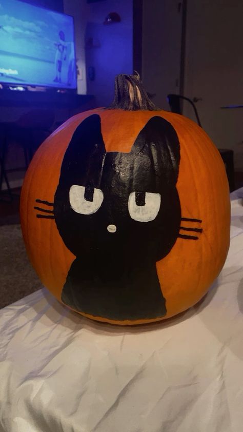 Pumpkin Painting Ideas Cat, Black Cat Pumpkin Painting, Witch Pumpkin Painting, Cat Pumpkin Painting, Halloween Pumpkin Painting Ideas, Halloween Pumpkin Painting, Painted Pumpkin Ideas, Painting Pumpkin, Traditional Halloween