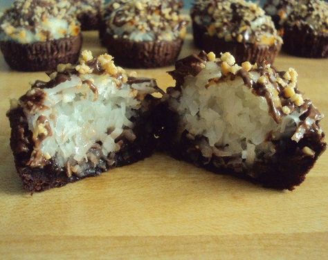 Almond Joy* Brownie Bites Almond Joy Brownies, Almond Joy Bites, Almond Joy Cupcakes, Ham Pasta, Brownie Bites Recipe, Chocolate Fudge Brownies, Fudge Brownie, Almond Joy, Brownie Bites