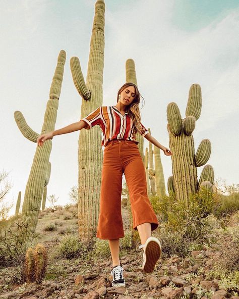 Do things you want to do, just for the kicks 🌵🖤 @jort_ & I have been traveling all day and are sooo excited to be somewhere new! It’s so… Az Desert Photoshoot, Cactus Photoshoot Ideas, Sedona Arizona Photoshoot, Joshua Tree Photoshoot Ideas, Southwestern Photoshoot, Arizona Desert Photoshoot, Phoenix Arizona Outfits, Arizona Photoshoot Ideas, Desert Graduation Pictures