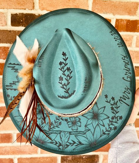 Hat Burning Designs, Burn Hats, Cowboy Hat Crafts, Burned Hats, Cowboy Hat Design, Hat Burning, Wide Brim Felt Hat, Custom Cowboy Hats, Cowboy Hat Bands