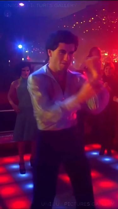 Saturday Night Fever Party, Party Dance Video, Jon Travolta, Disco Dance Moves, Movie Dance Scenes, John Travolta Saturday Night Fever, John Travolta Dancing, 70s Dancing, Funny Dance Videos