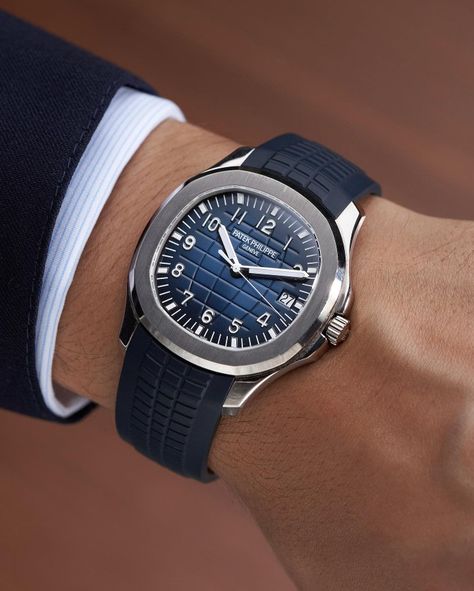 Patek Phillipe, Sporty Watch, Cool Gadgets For Men, Patek Philippe Watches, Patek Philippe Aquanaut, Men's Outfits, Dream Watches, Guys Clothing Styles, Watch Lover