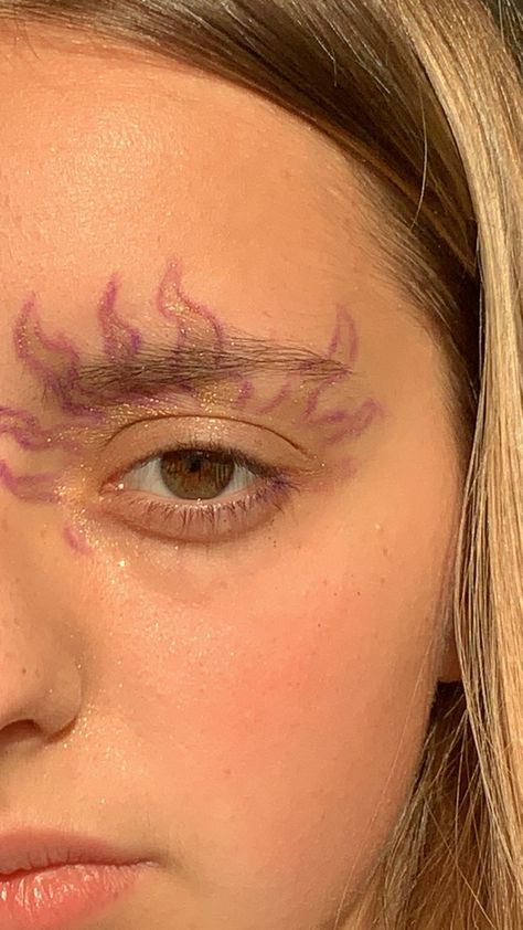 Repunzle Makeup, Rapunzel Makeup Look Tangled, Rapunzel Inspired Makeup, Rapunzel Makeup Look, Rapunzel Makeup, Rapunzel Purple, Pascal Tangled, Sun Makeup, Rapunzel Sun