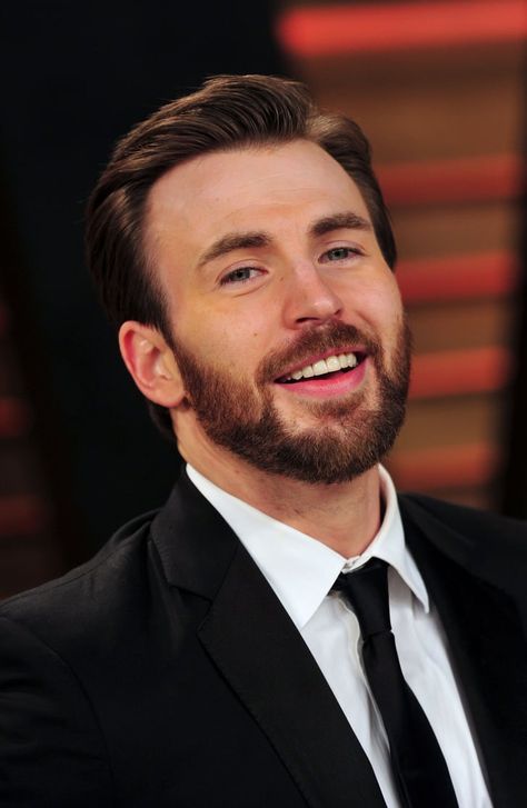 Image Chris Evans Smile, Avengers Black Widow, Christopher Robert Evans, Chris Evans Funny, Christopher Evans, Robert Evans, Richard Iii, Chris Evans Captain America, Marvel Actors