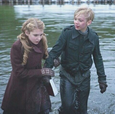 Rudy Steiner - The Book Thief Wiki The Book Thief Rudy, Rudy Steiner, Sophie Nelisse, Book Thief, Markus Zusak, The Book Thief, Classic Literature, Her. Book, Movie Scenes