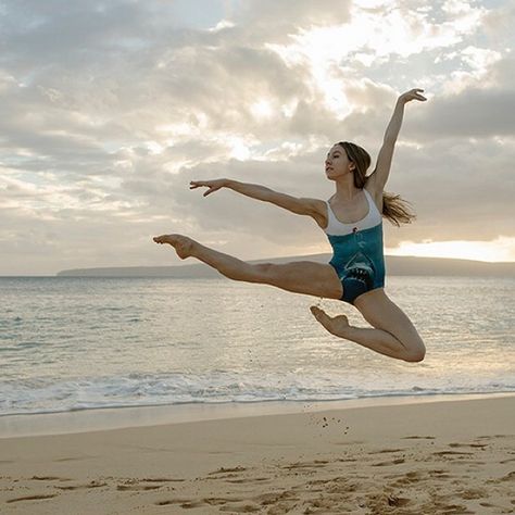 Ballet Jumps, Dance Jumps, Dance Hip Hop, Dance Aesthetic, Dance Picture Poses, Dance Photo Shoot, Ballerina Project, Ballet Pictures, Dance Photography Poses