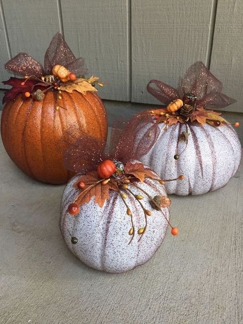 Casa Halloween, Brown Glitter, Halloween Pumpkins Painted, Adornos Halloween, Faux Pumpkins, Fall Thanksgiving Decor, Decor Thanksgiving, Thanksgiving Centerpieces, Fall Halloween Crafts