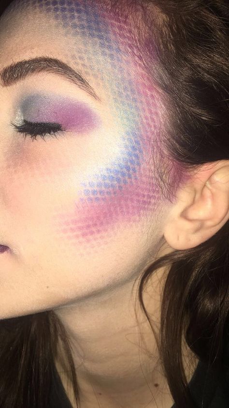 Mermaid Scale Makeup, Fish Scales Makeup, Purple Mermaid Makeup, Mermaid Scales Makeup, Easy Mermaid Makeup, Dark Mermaid Makeup, Scary Siren, Pooh Makeup, Siren Halloween