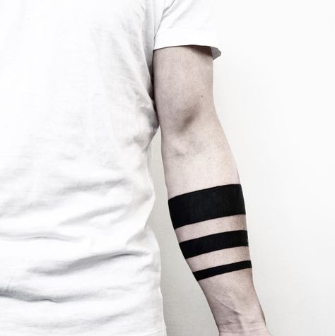 Black Band Tattoo, Black Line Tattoo, Tattoo Band, Tattoos Hand, Geometric Sleeve Tattoo, Maori Tattoos, Forearm Band Tattoos, Circle Tattoos, Armband Tattoo Design