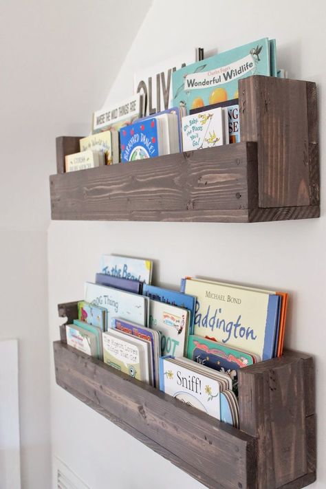 See how Caitlin from The Picket Fence Projects whipped up these rustic bookshelves Rustic Bookshelves, Perlengkapan Bayi Diy, Rustic Bookshelf, Scrap Wood Projects, Bookshelves Kids, Bookshelves Diy, Toy Rooms, Baby Diy, Book Nook