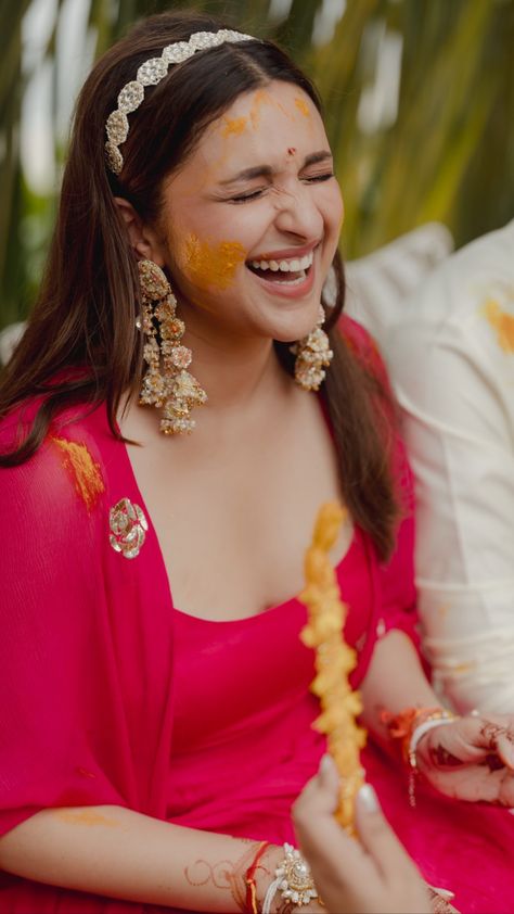 Packed With Laughter & Love: Parineeti Chopra’s Haldi Pictures Are Out! Haldi Looks, Haldi Ceremony Ideas, Haldi Pictures, Haldi Outfits For Bride, Haldi Dress For Bride, Haldi Look For Bride, Haldi Outfit For Bride, Raghav Chadha, Haldi Ceremony Outfit