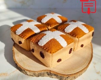 Felt Videos, Felt Food Pattern, Easter Hot Cross Buns, Pretend Play Food, Felt Play Food, Pretend Play Kitchen, Kids Pretend Play, Felt Gifts, Food Patterns