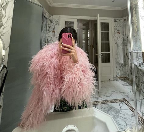 Pink Fluffy Jacket, Pinky Girls, Fur Outfit, Chill Style, Cold Fashion, Thrift Inspo, Womens Faux Fur Coat, Fluffy Jacket, Fancy Dress Up