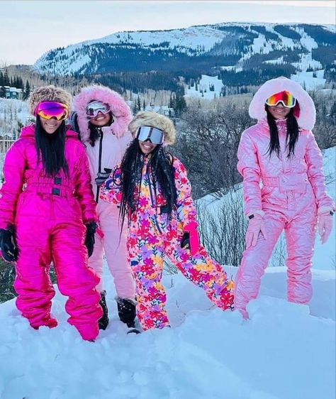 Winter Outfit Looks, Cabin Trip Outfit, Aspen Trip, Girls Ski Trip, Ski Trip Aesthetic, Snow Outfits For Women, Ski Outfit For Women, Ski Fits, Ski Trip Outfit