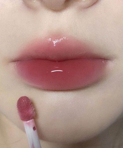 Lipstick Gloss Aesthetic, Bunny Tounge Gloss, Sephora Lip Gloss 05, Korean Lip Color, Korean Lips Aesthetic, Cute Lip Looks, Cute Korean Lips, Bunny Tongue Lip Gloss, Korean Pink Lips