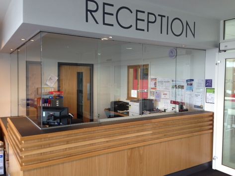 Take a look at recent glass reception screen fitting project completed by Bartley Glass and Windows at Noel Baker School in Alvaston. School Reception Area Decoration Ideas, Cool Reception Area, Glass Reception, Reception School Design, Reception Window Design, School Reception Desk, Reception Desk Display Case, Mirrored Reception Desk, Medical Office Reception Desk