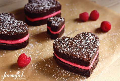 Brownie Hearts, Desserts Holiday, Kue Macaroon, Raspberry Buttercream, Fudgy Brownie, Valentine Desserts, Valentines Day Desserts, Valentines Day Food, Valentine's Day Recipes