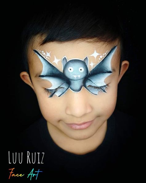 Maquillaje Halloween Infantil, Halloween Face Paint Scary, Bat Face Paint, Halloween Face Paint Designs, Easy Halloween Face Painting, Face Painting Unicorn, Face Painting For Boys, Adult Face Painting, Halloween Infantil