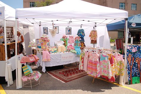 Concord Arts Market by littlegirlPearl, via Flickr Craft Stall Display, Cool Crochet, Craft Fair Booth Display, Festival Booth, Craft Show Booth, Craft Booth Display, Craft Fairs Booth, Craft Booth Displays, Craft Stalls