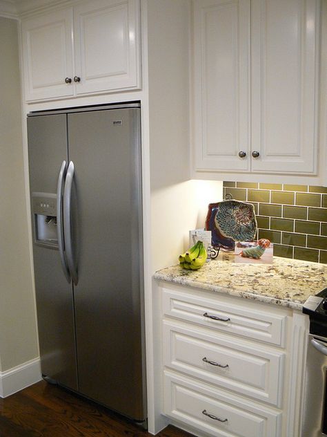 Modern Refrigerator, Kitchen With White Cabinets, Fitted Cabinets, Microwave Shelf, Microwave Cabinet, Refrigerator Cabinet, Shelf Cabinet, Farmhouse Kitchen Cabinets, Kitchen Pantry Cabinets