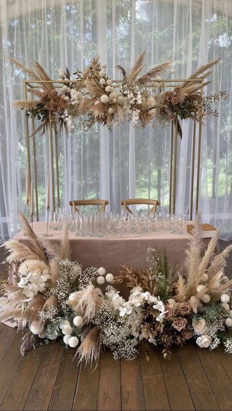 Neutral Pampas Wedding, Glam Wedding Decor Ideas, Boho Wedding Reception Centerpieces, Wedding Bohemian Decorations, Wedding Estate Table, Boho Champagne Wedding, Morning Wedding Ideas Brunch Reception Table Settings, Boho Wedding Reception Table Decor, Boho Rustic Wedding Decor Reception Ideas