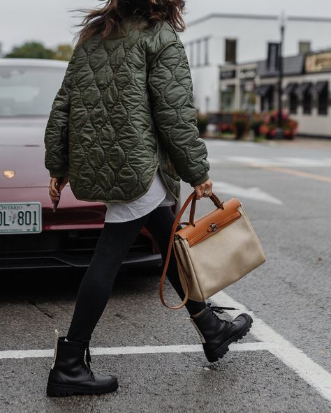 The Jacket I Predict Everyone Will Wear This Fall — WOAHSTYLE Quilted Jacket Street Style, Quilted Jacket Outfit, Green Jacket Outfit, Look Boho Chic, My Obsession, Lug Sole Boots, Jacket Fashion, Mode Inspo, Looks Chic