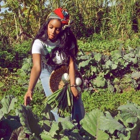 Hazel🌼 (@Hazel_Mahazzy) on X Happy Black Woman, Opera Aesthetic, In Her Garden, Female Farmer, November Month, Bling Design, Happy Black, Black Femininity, Garden Girls