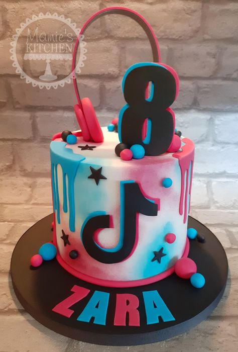 Tick Tock Cakes Ideas, Tiktok Birthday Cake Ideas, Tiktok Birthday Cake, Tik Tok Cake, Skate Party Cake, Twin Birthday Cakes, 14th Birthday Cakes, 14th Birthday, Twin Birthday