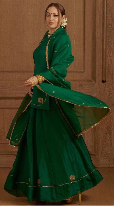 Green Sharara, Indian Dress Up, Lehenga Designs Simple, Desi Fashion Casual, Traditional Indian Outfits, Bridal Dress Fashion, Sonakshi Sinha, Dress Design Patterns, Kurta Designs Women